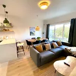 Stylish Retreat - Sleeps 6 Apartmán