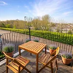 Stylish Retreat - Sleeps 6