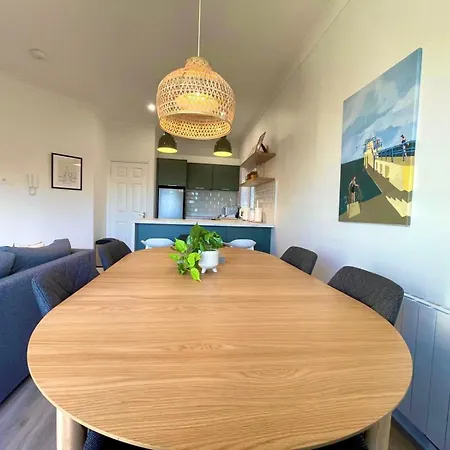 Stylish Retreat - Sleeps 6 Apartman *