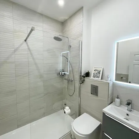 Stylish Retreat - Sleeps 6 Apartman Galway