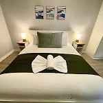 Stylish Retreat - Sleeps 6 * Galway