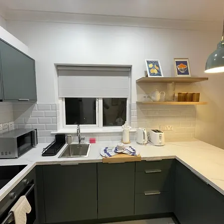 Stylish Retreat - Sleeps 6