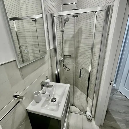 Stylish Retreat - Sleeps 6 Apartman