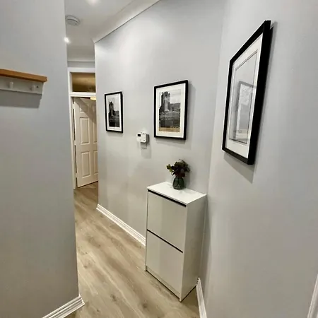 Stylish Retreat - Sleeps 6 *