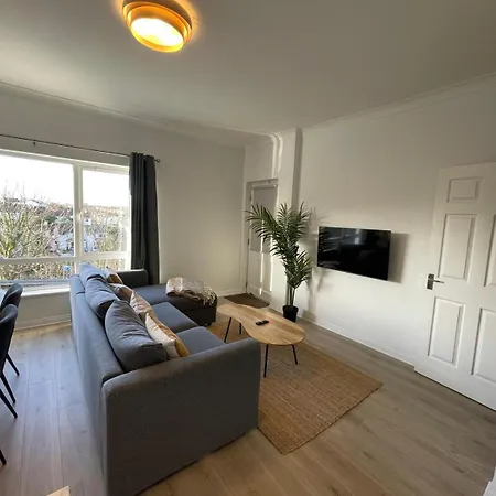 Stylish Retreat - Sleeps 6 Galway