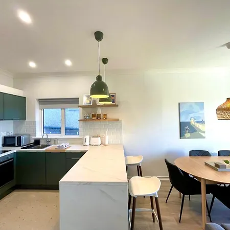 Stylish Retreat - Sleeps 6 * Galway