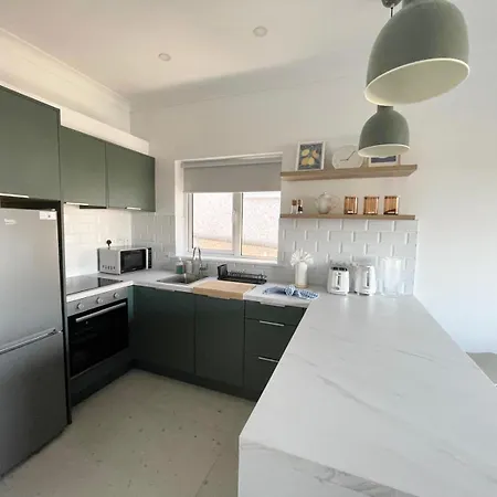 Stylish Retreat - Sleeps 6 Galway