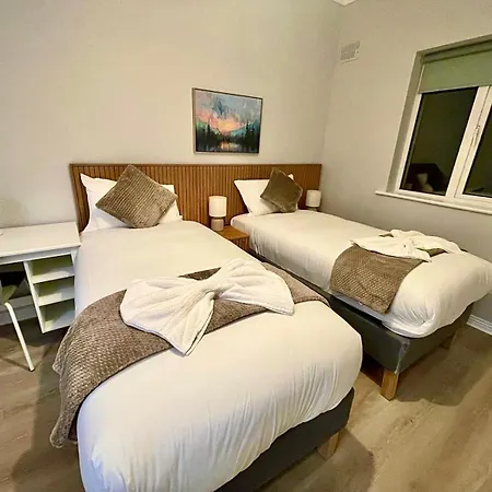 Stylish Retreat - Sleeps 6 Apartment Galway